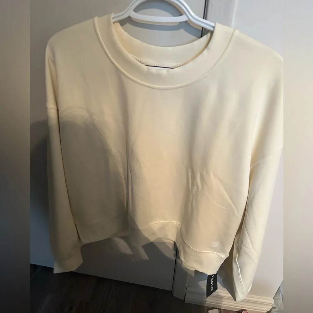 NWT - Lululemon softstreme perfectly oversized cropped crew - Size 6 - Picture 3 of 6